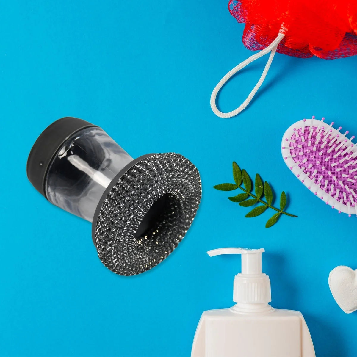 Palm brush with soap tank and steel scourer